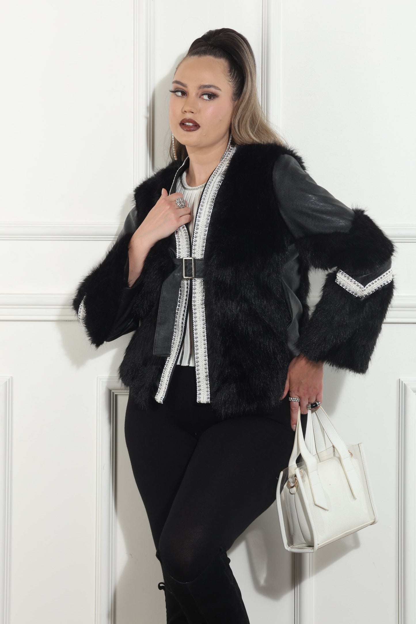Luxe Moda,  - Style LM-484
